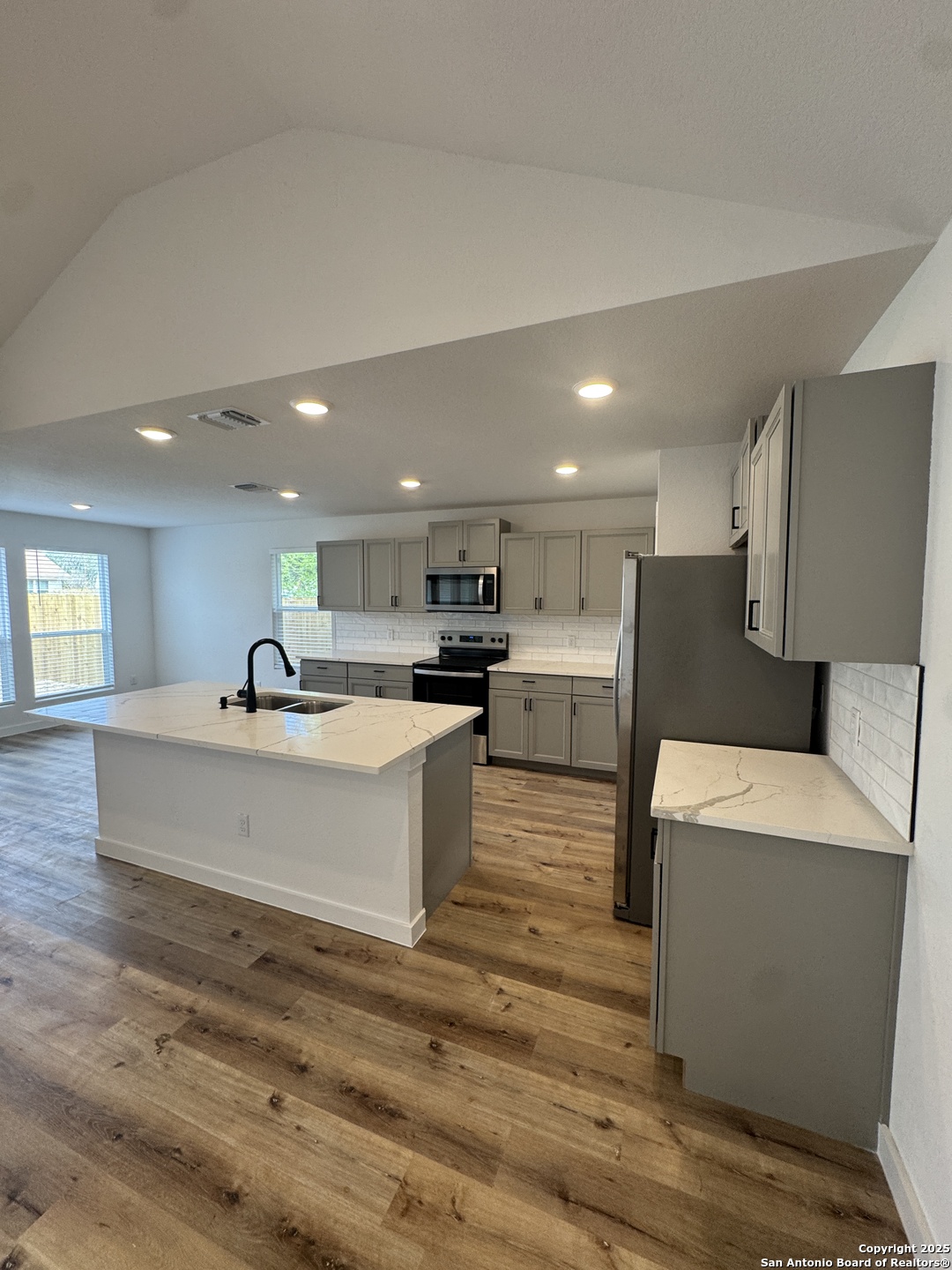 913 Olive Street Jourdanton, TX 78026 - Photo 7 of 24