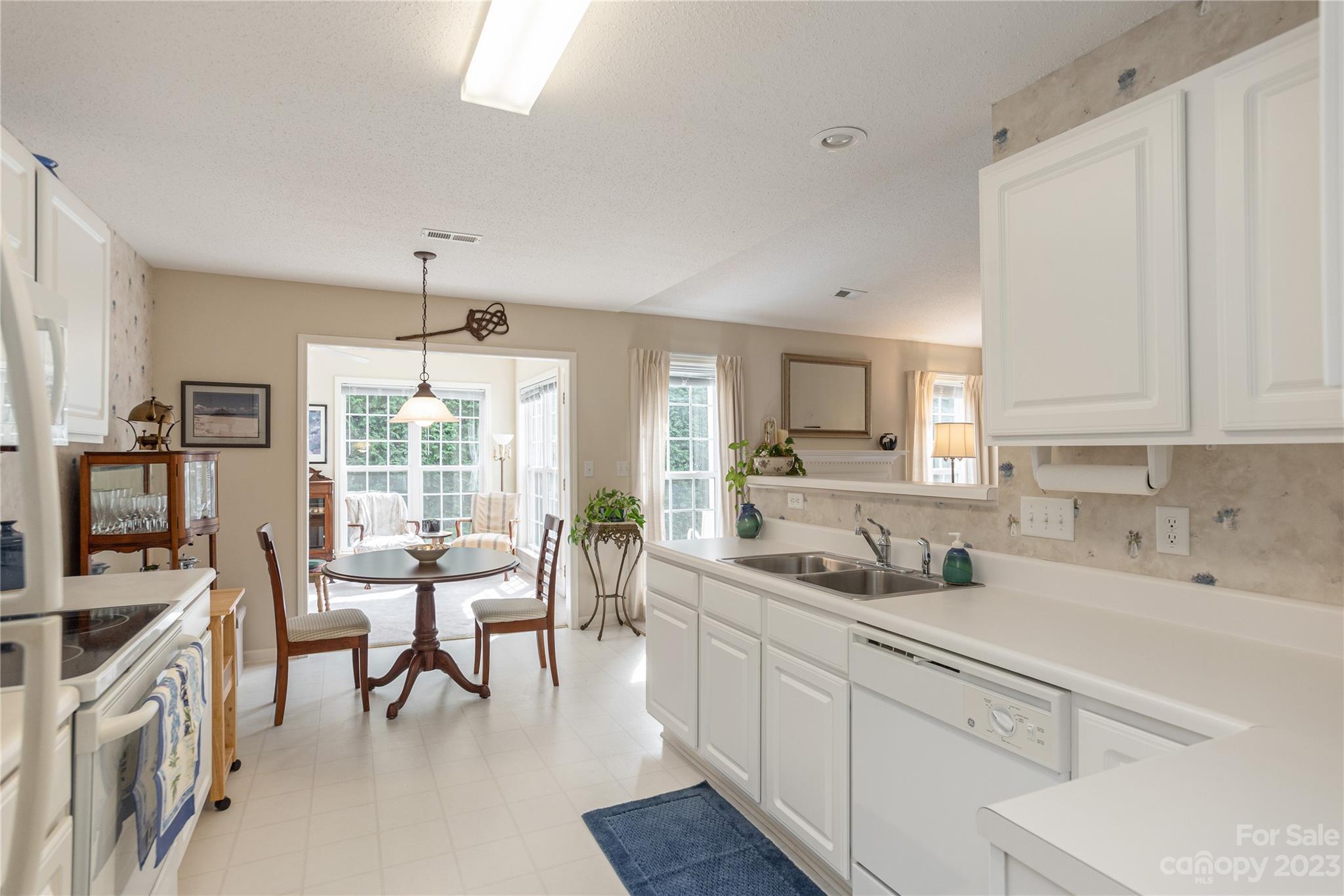 47 Misty Valley Road Fletcher, NC 28732 - Photo 10 of 20 Gallery Image 10