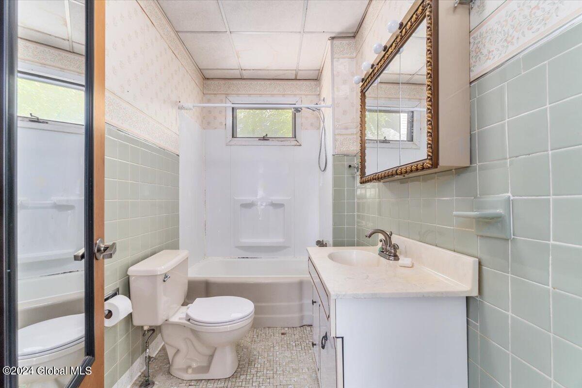 21 Boght Road Colonie, NY 12189 - Photo 20 of 30 43-DSC07557