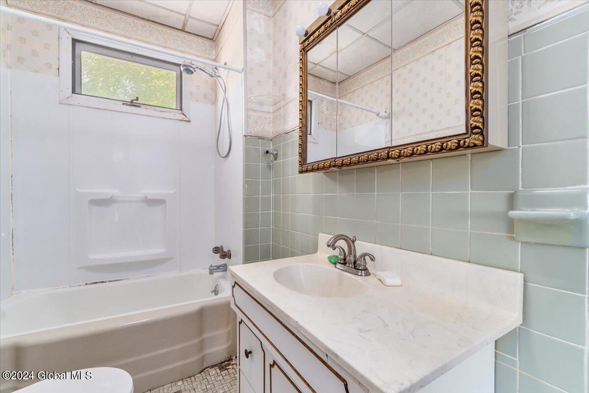 21 Boght Road Colonie, NY 12189 - Photo 21 of 30 44-DSC07559