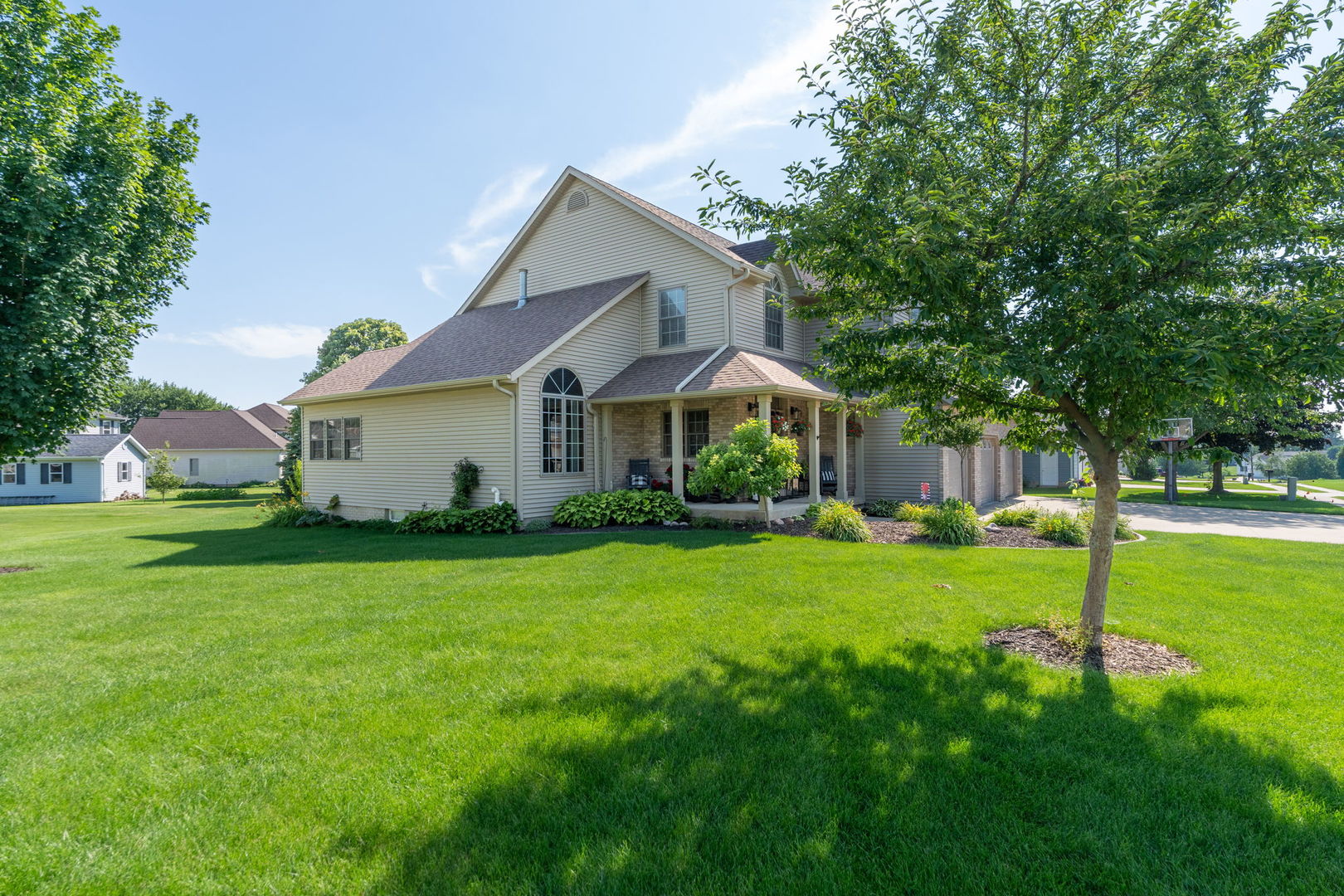1021 Springbrook Lane De Witt, IA 52742 - Photo 3 of 46