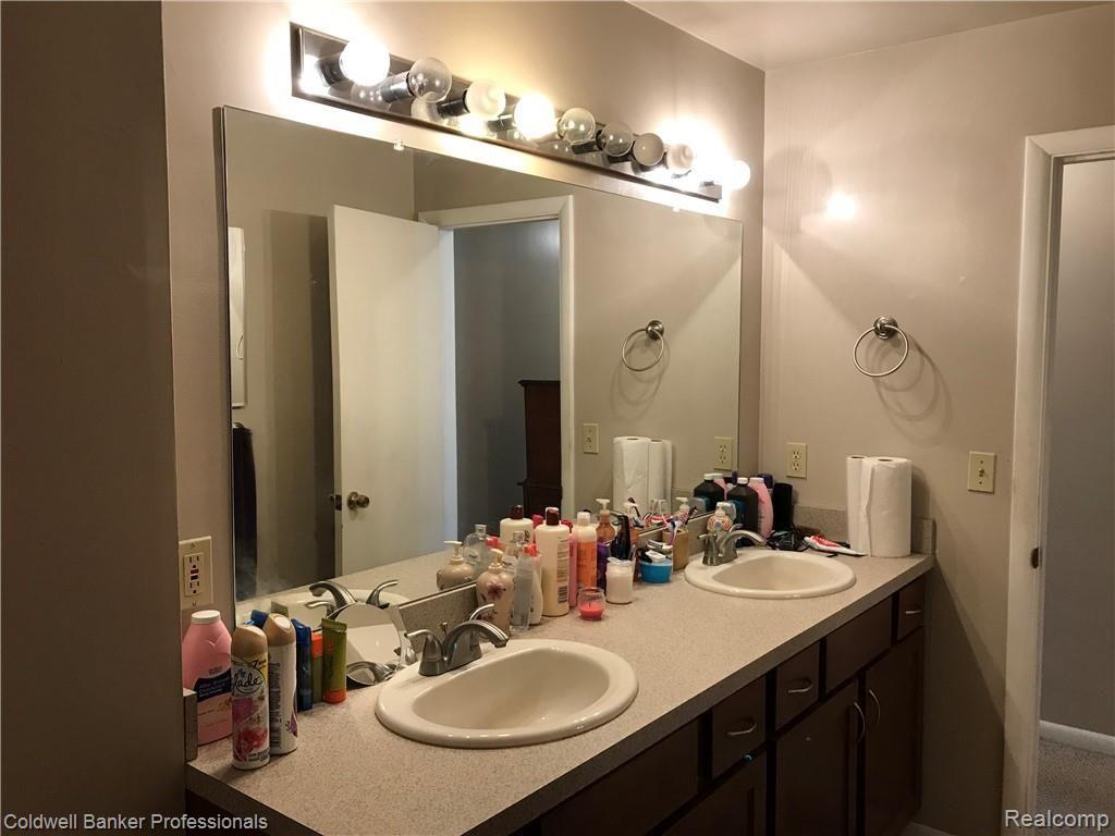 1139 East Hill Road Flint, MI 48507 - Photo 13 of 24 IMG_3670.JPG