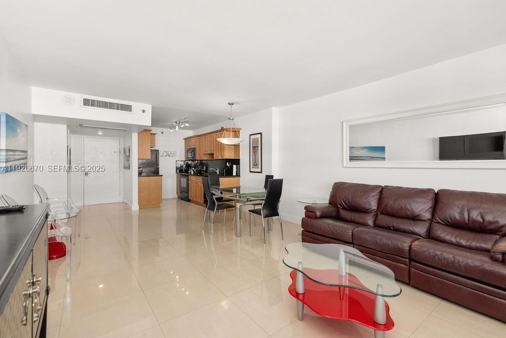 100 Lincoln Road, Unit 702 Miami Beach, FL 33139 - Photo 13 of 20