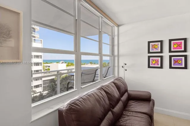 $559,000 | 100 Lincoln Road, Unit 702, Miami Beach, FL 33139