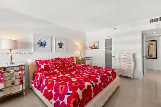 $559,000 | 100 Lincoln Road, Unit 702, Miami Beach, FL 33139