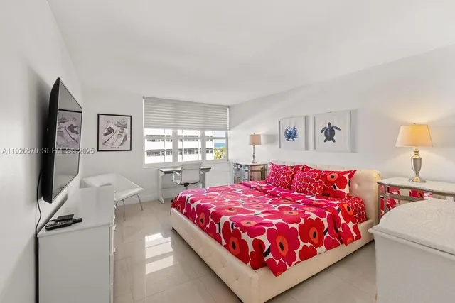 $559,000 | 100 Lincoln Road, Unit 702, Miami Beach, FL 33139