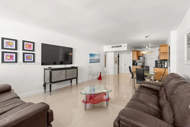 $559,000 | 100 Lincoln Road, Unit 702, Miami Beach, FL 33139