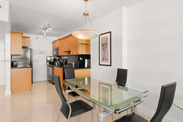 $559,000 | 100 Lincoln Road, Unit 702, Miami Beach, FL 33139