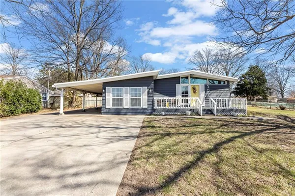 $230,000 | 503 South 1st Street, Lansing, KS 66043