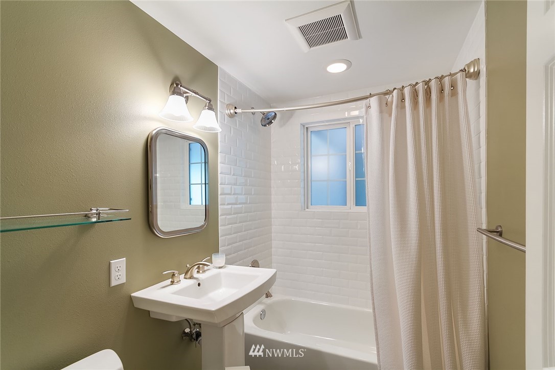2620 Evergreen Point Road Medina, WA 98039 - Photo 16 of 25