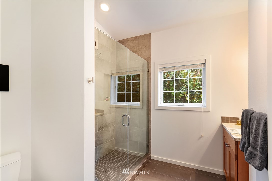 2620 Evergreen Point Road Medina, WA 98039 - Photo 18 of 25