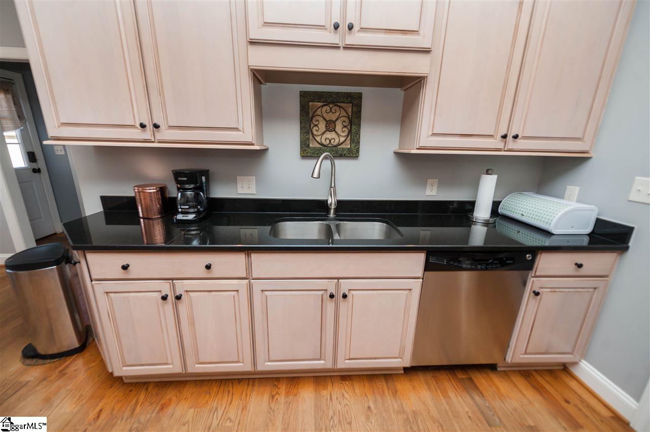 9 Caperton Way Greer, SC 29651 - Photo 6 of 36 Gallery Image 6