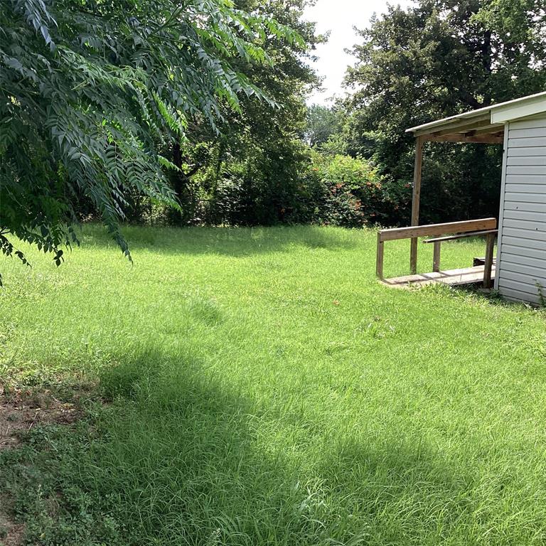 1506 South Travis Street Denison, TX 75021 - Photo 5 of 22 Side yard