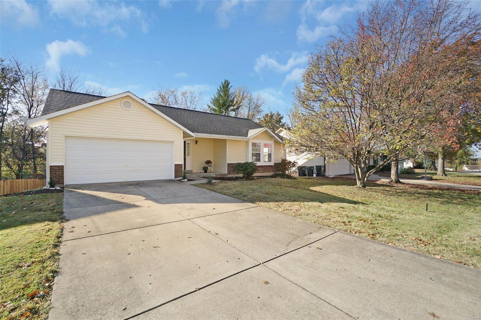 4589 Gregory Gerard Drive St. Charles, MO 63304 - Photo 3 of 32