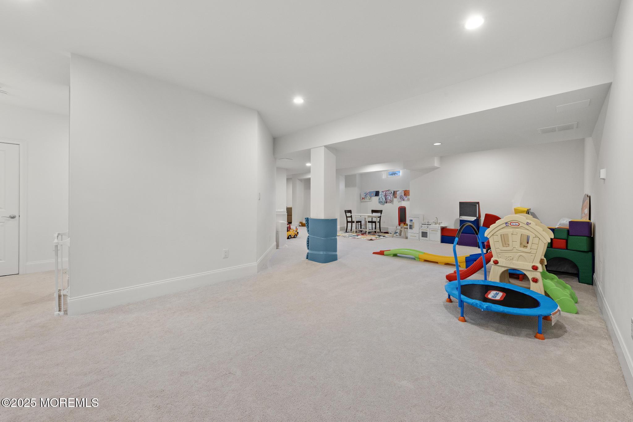 45 Windermere Road Lincroft, NJ 07738 - Photo 47 of 68 45 Windermere Rd (66)