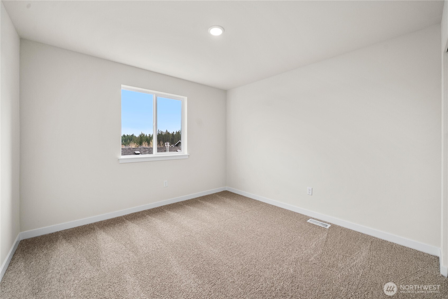 5904 Trce Drive Southwest Port Orchard, WA 98367 - Photo 26 of 29 an empty room with windows