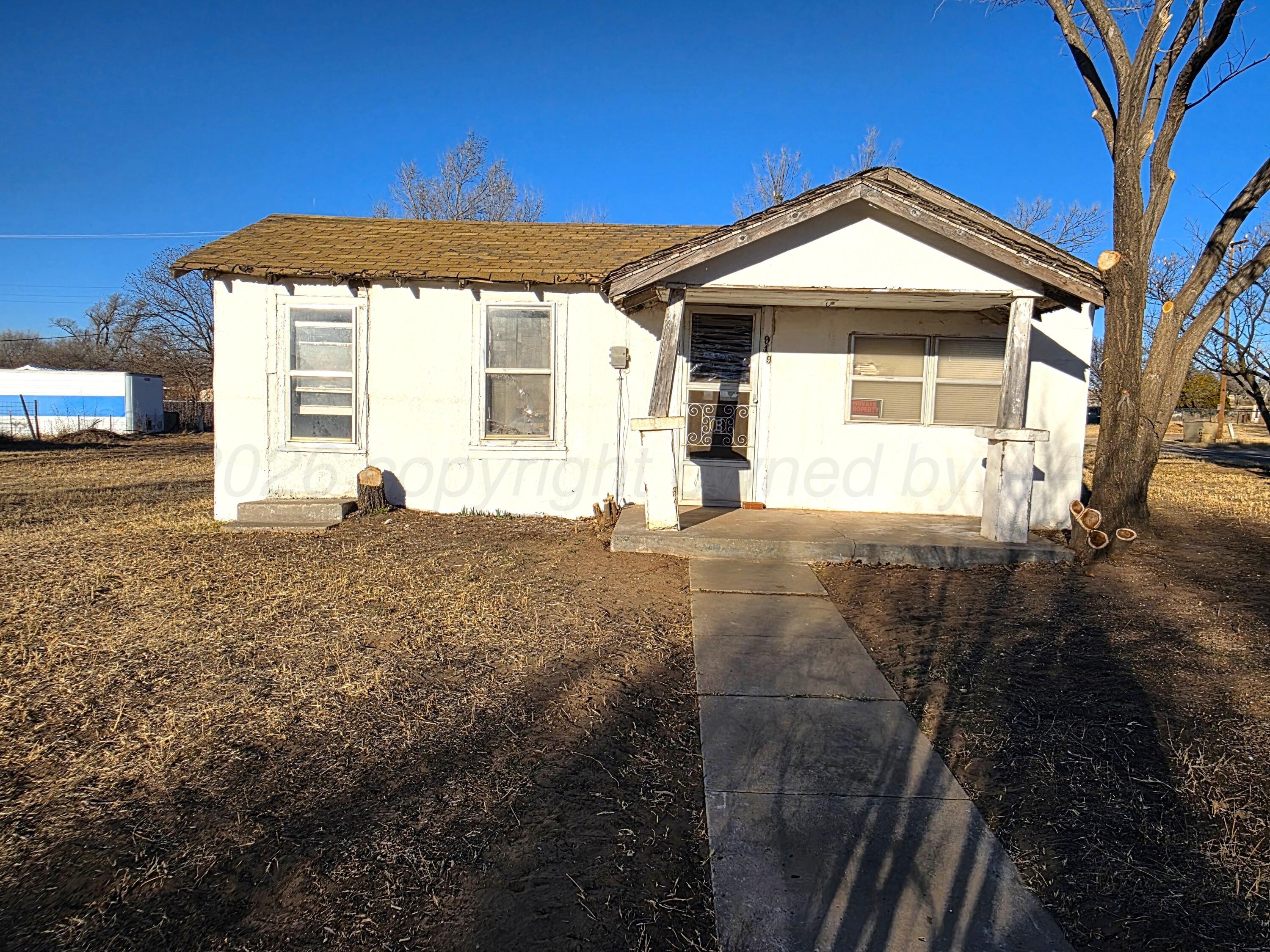 919 Main Street McLean, TX 79057 - Photo 1 of 13 a front view of a house with a yard
