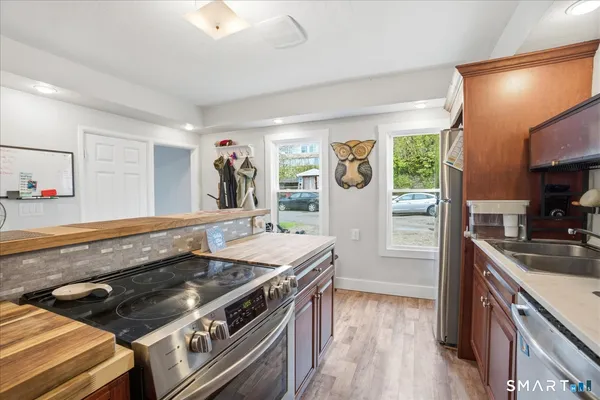 $239,900 | 67 Pomfret Street, Putnam, CT 06260