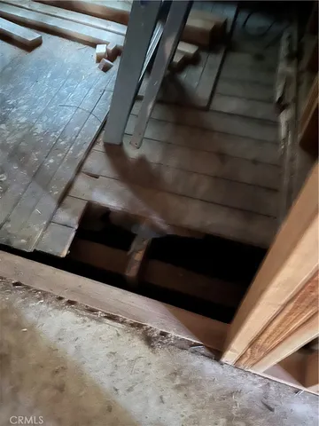 a view of an entrance of the house