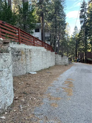 $239,900 | 28387 Larchmont Lane, Lake Arrowhead, CA 92352