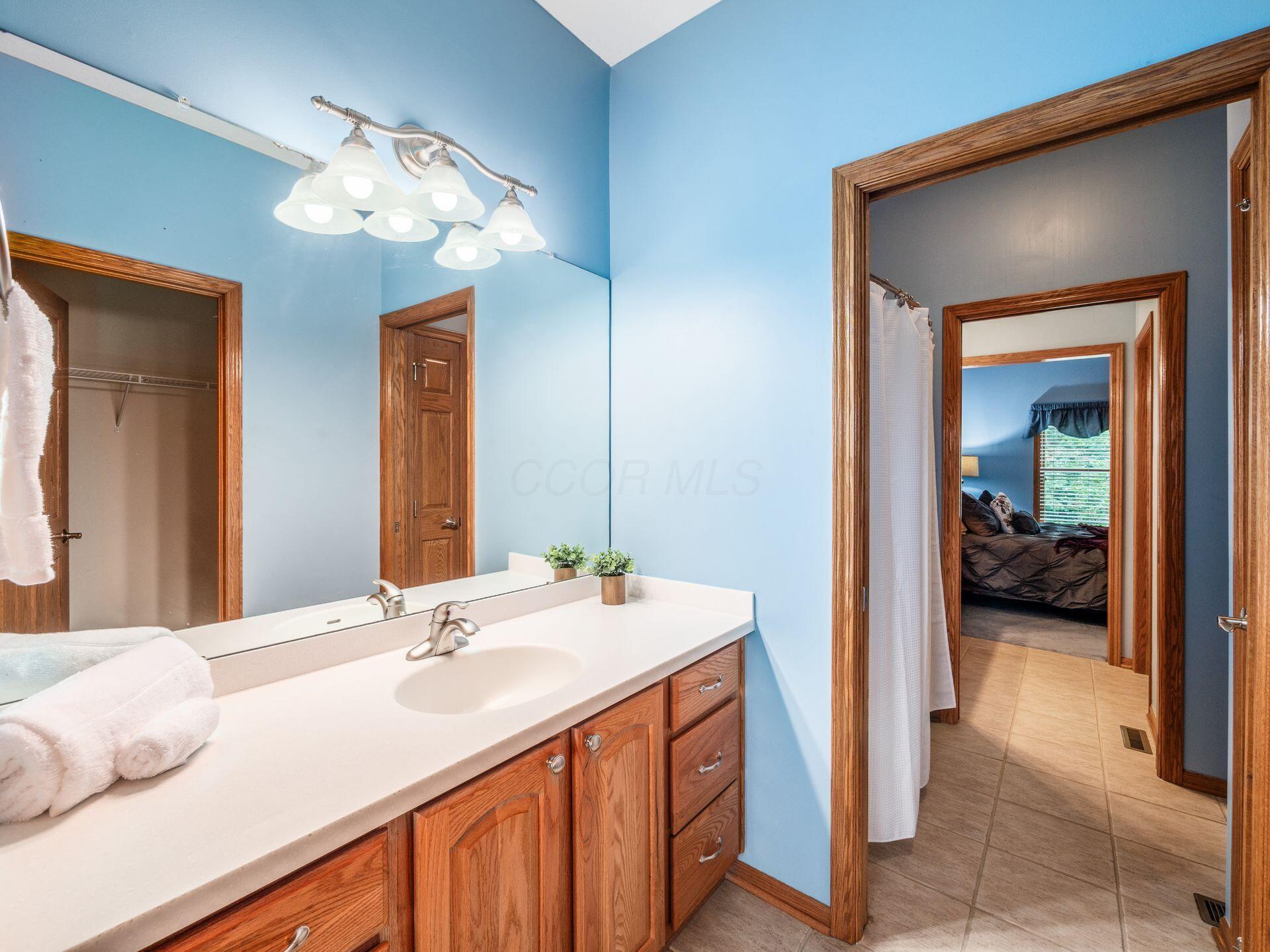 1397 Horseshoe Road Delaware, OH 43015 - Photo 34 of 64 Jack & Jill Bath