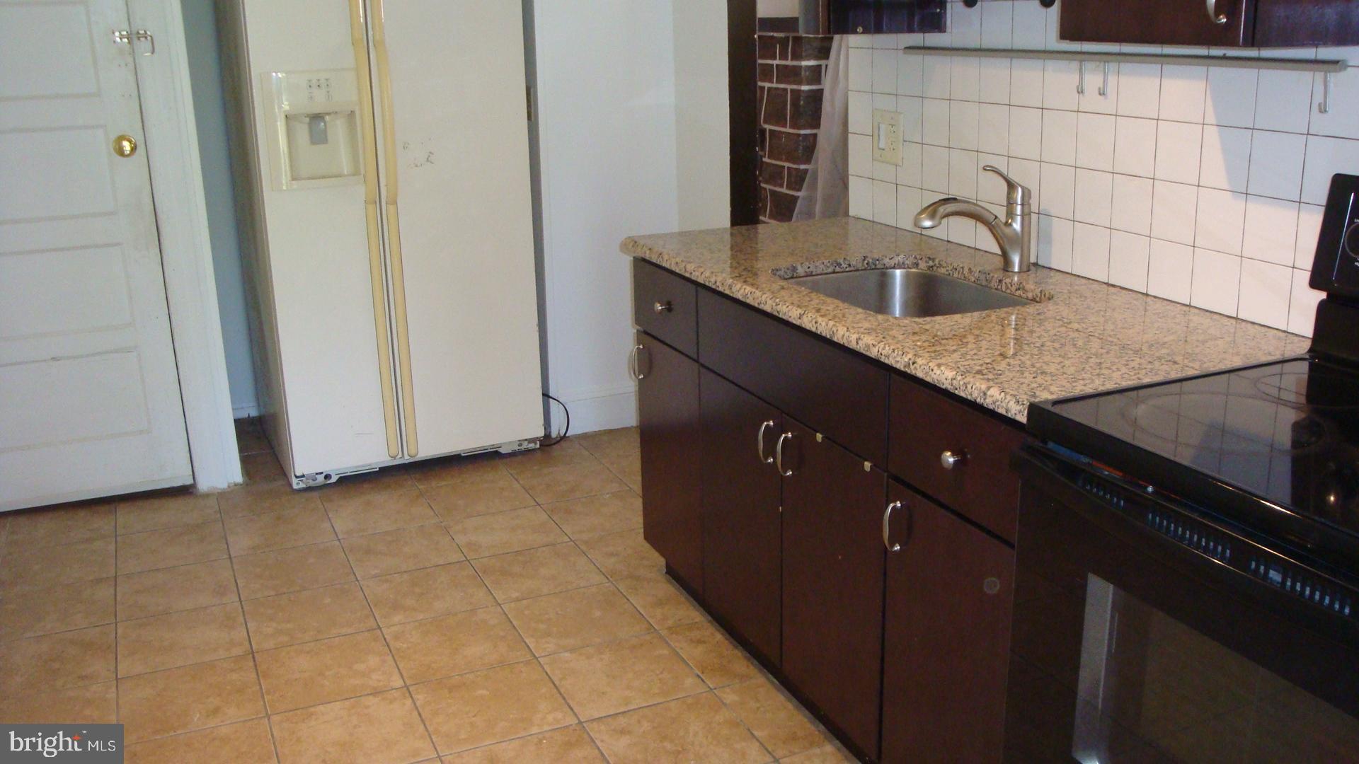 7507 Parkview Road Upper Darby, PA 19082 - Photo 4 of 17
