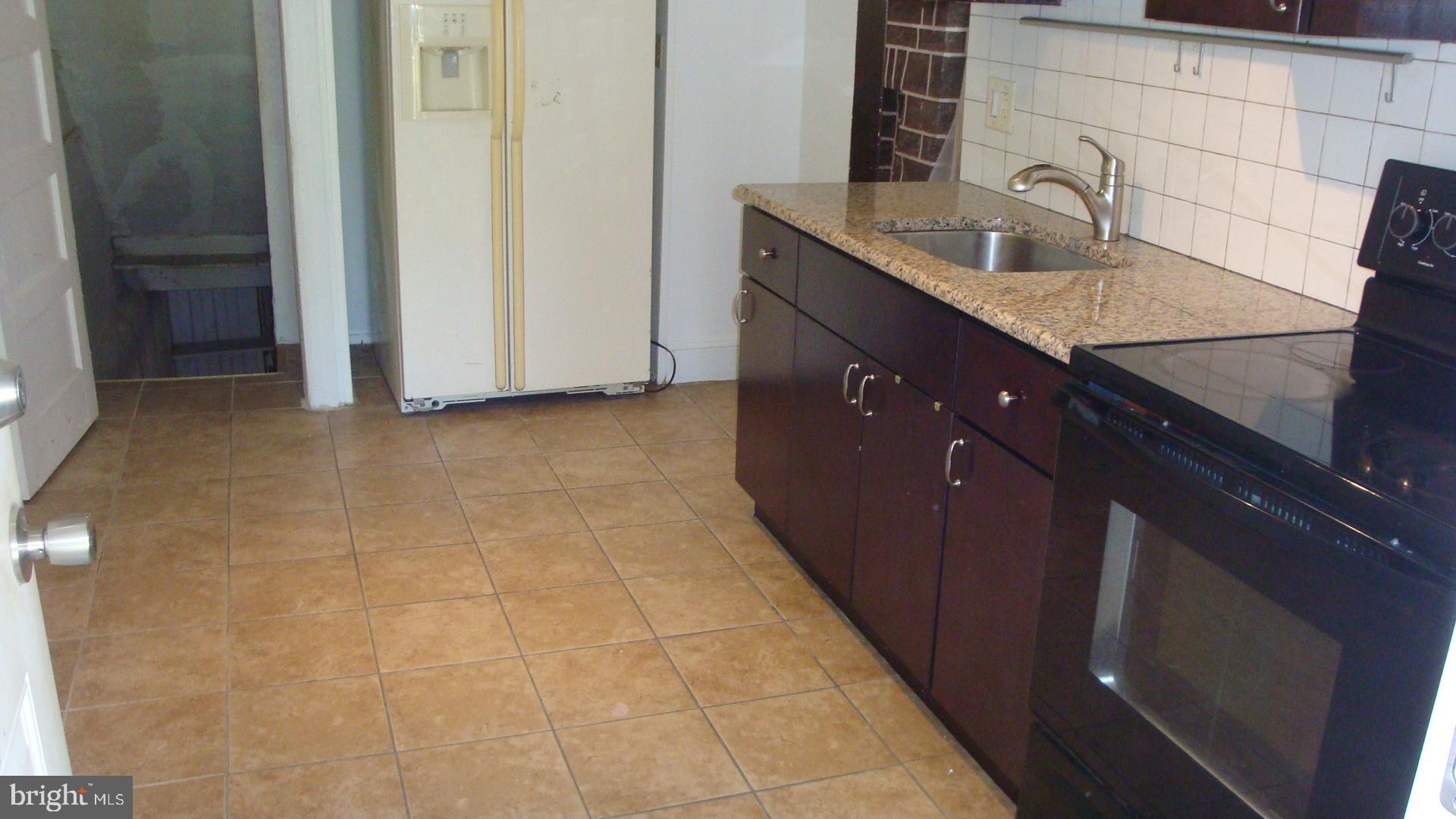 7507 Parkview Road Upper Darby, PA 19082 - Photo 5 of 17
