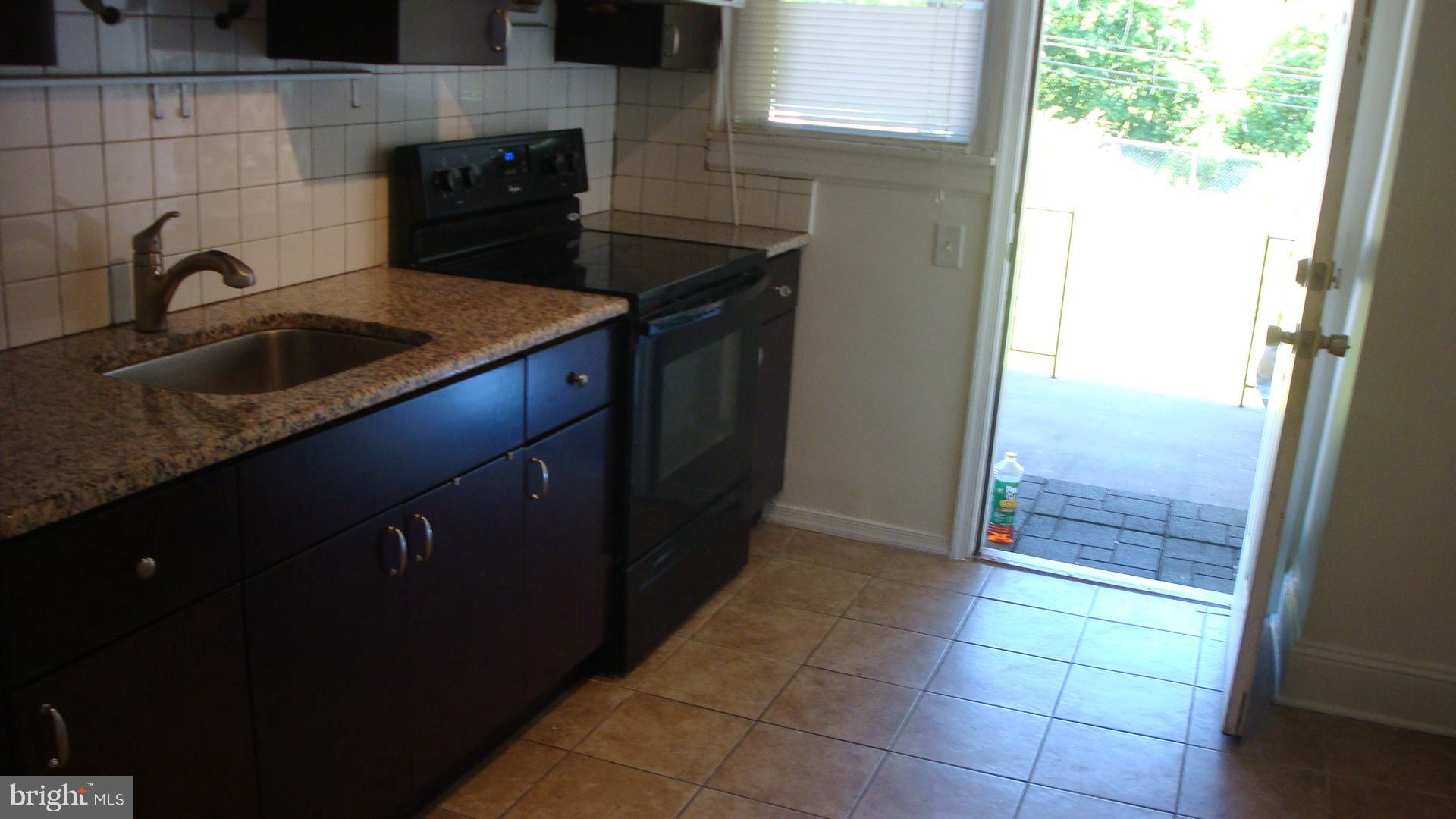 7507 Parkview Road Upper Darby, PA 19082 - Photo 6 of 17