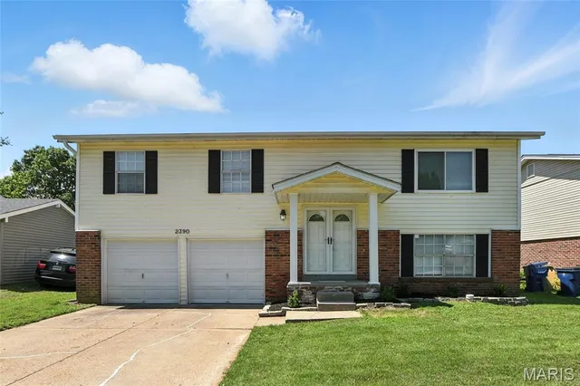 $199,900 | 2390 Wharton Court, Florissant, MO 63031