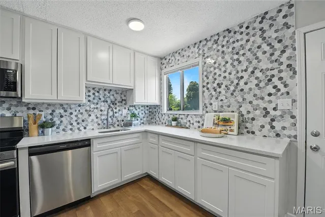 $199,900 | 2390 Wharton Court, Florissant, MO 63031