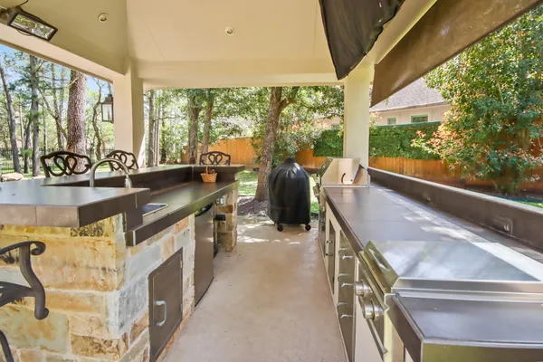 $1,095,000 | 94 North Millsap Circle, The Woodlands, TX 77382