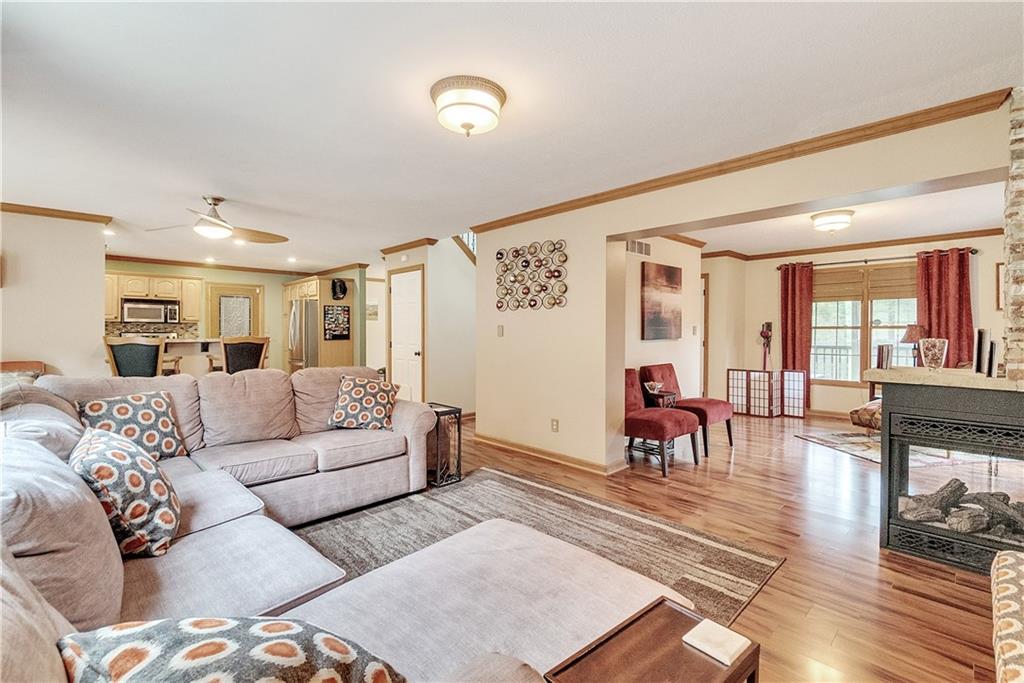 229 Ewing Road Carnegie, PA 15106 - Photo 6 of 25 Gallery Image 6