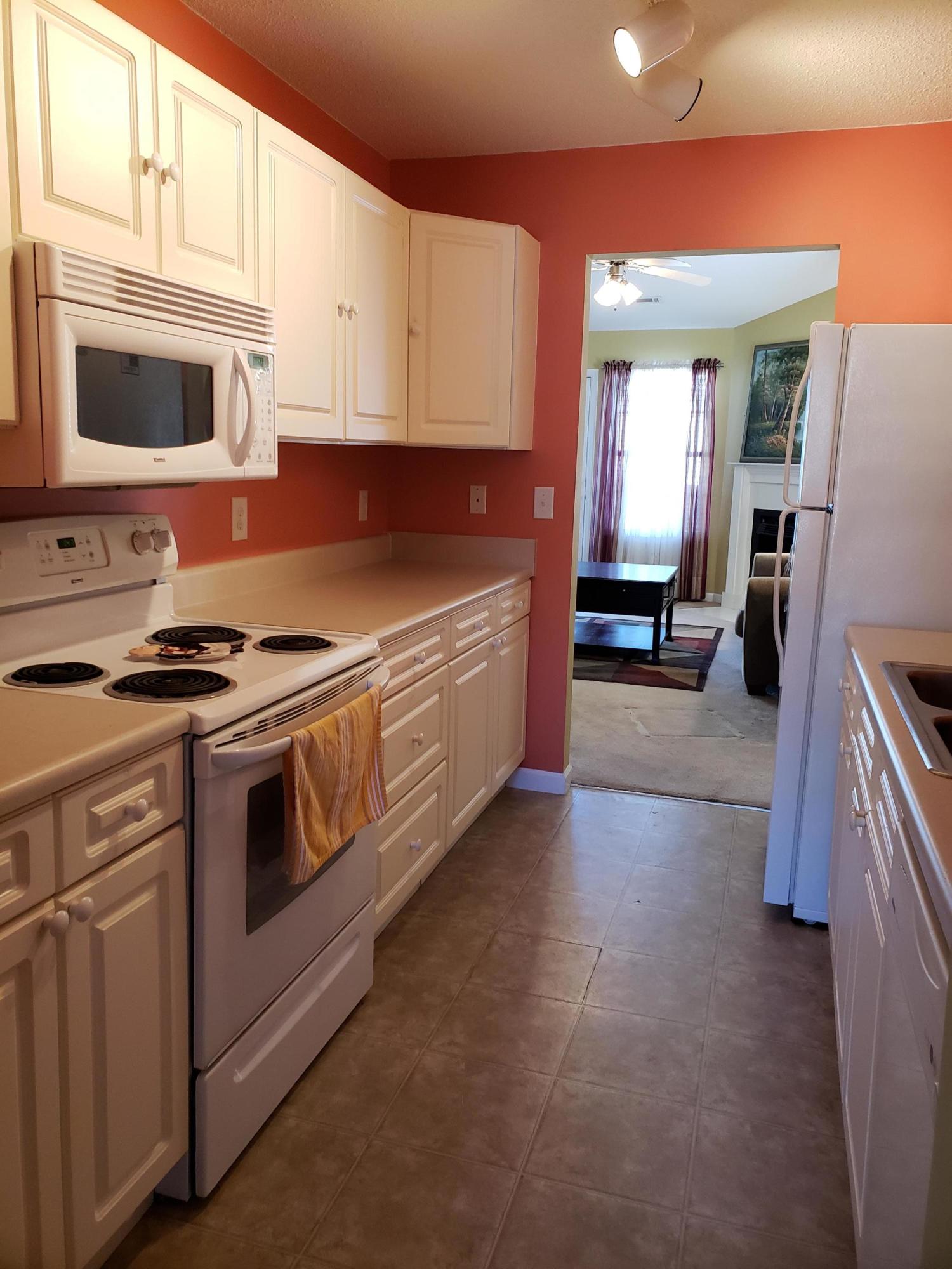 8032 Vermont Road North Charleston, SC 29418 - Photo 4 of 15 Kitchen