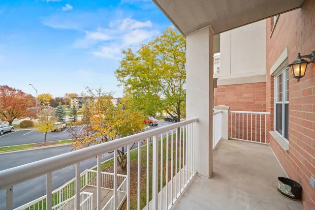 $337,500 | 601 West Rand Road, Unit 207, Arlington Heights, IL 60004