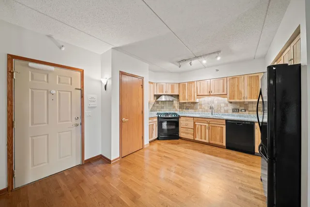 $337,500 | 601 West Rand Road, Unit 207, Arlington Heights, IL 60004