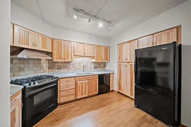 $337,500 | 601 West Rand Road, Unit 207, Arlington Heights, IL 60004