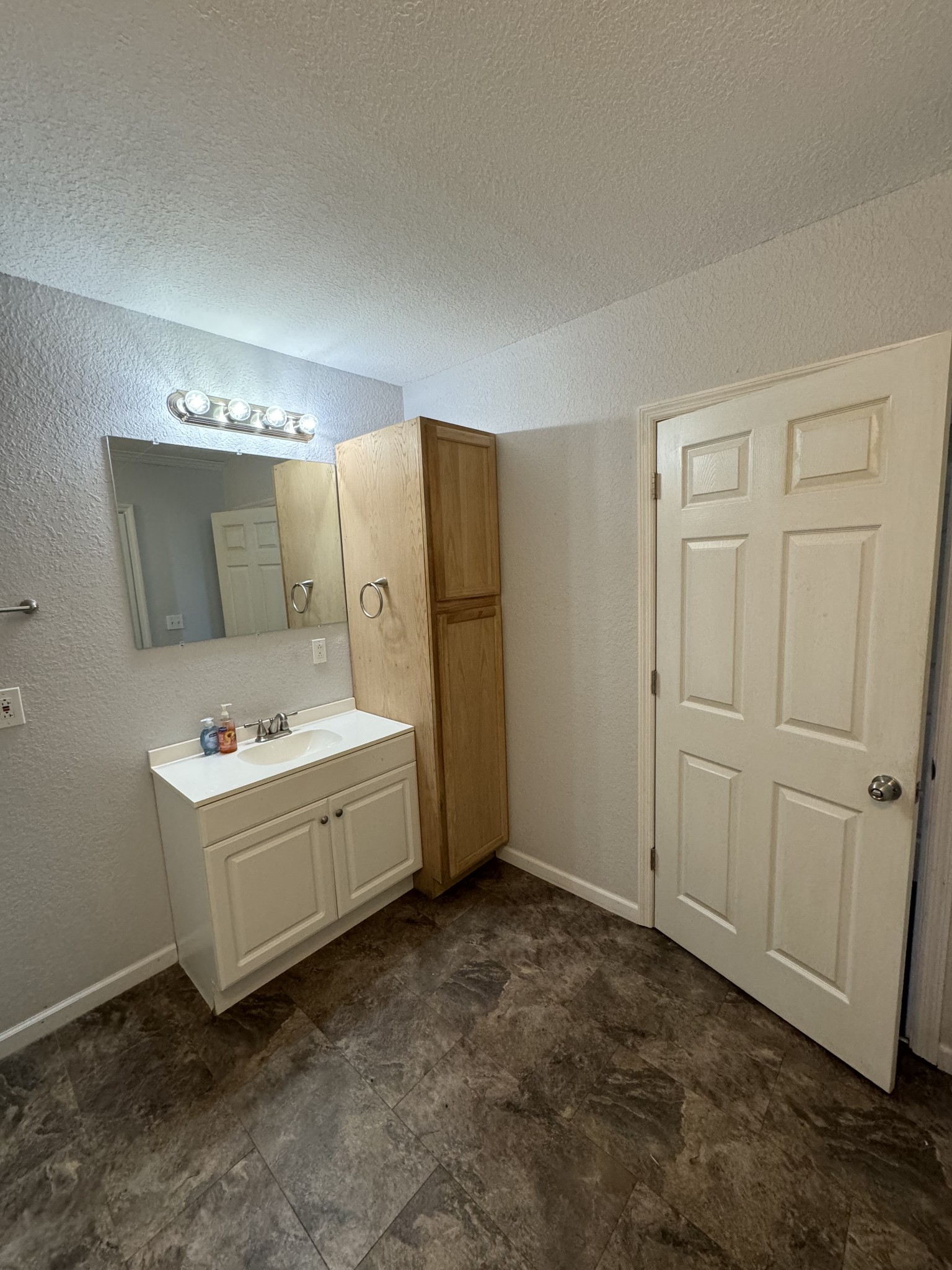 191 Williams Road Manchester, TN 37355 - Photo 11 of 17 a room with a bed and a table