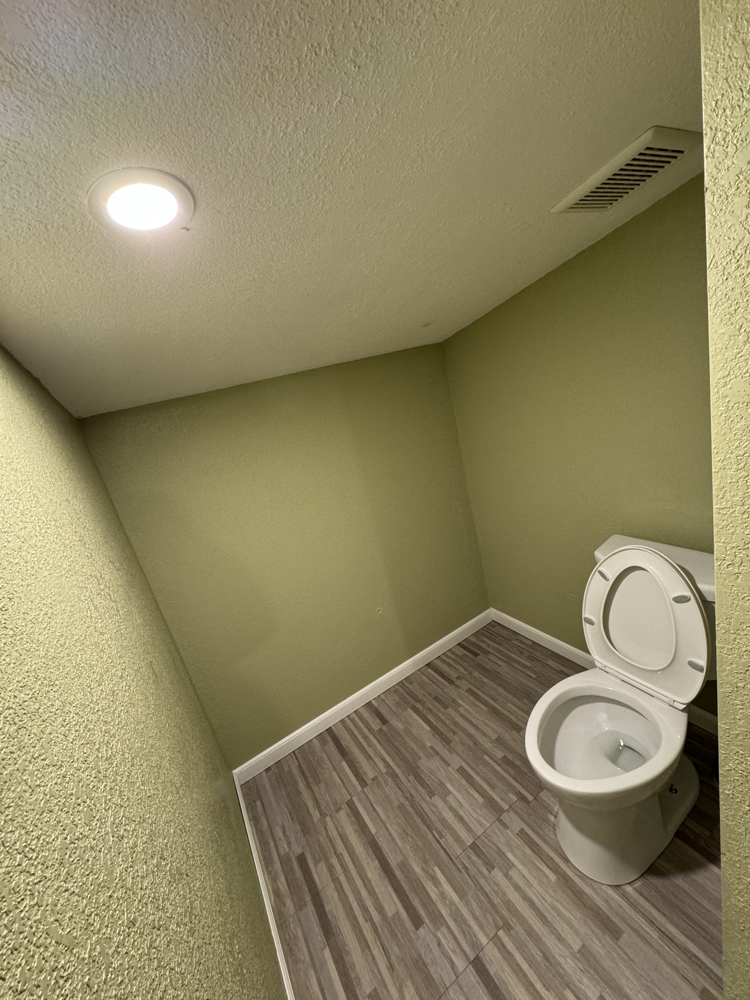 191 Williams Road Manchester, TN 37355 - Photo 17 of 17 a view of a room with wooden floor and sink