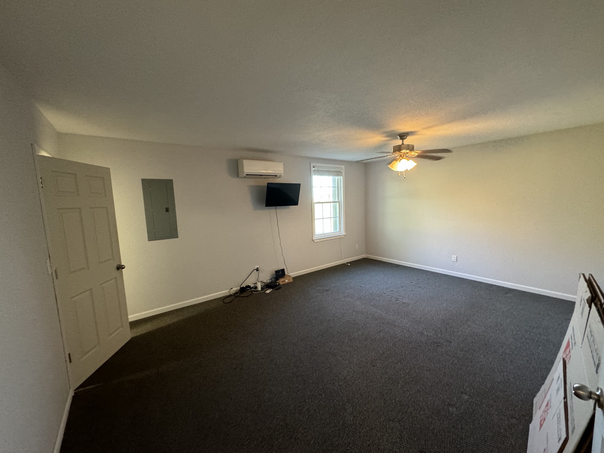 191 Williams Road Manchester, TN 37355 - Photo 10 of 17 a view of a livingroom with a dishwasher