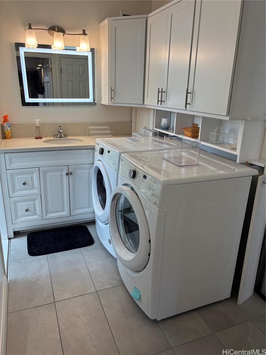 225 Kaʻiulani Avenue, Unit 402 Honolulu, HI 96815 - Photo 13 of 16 a utility room with sink dryer and washer