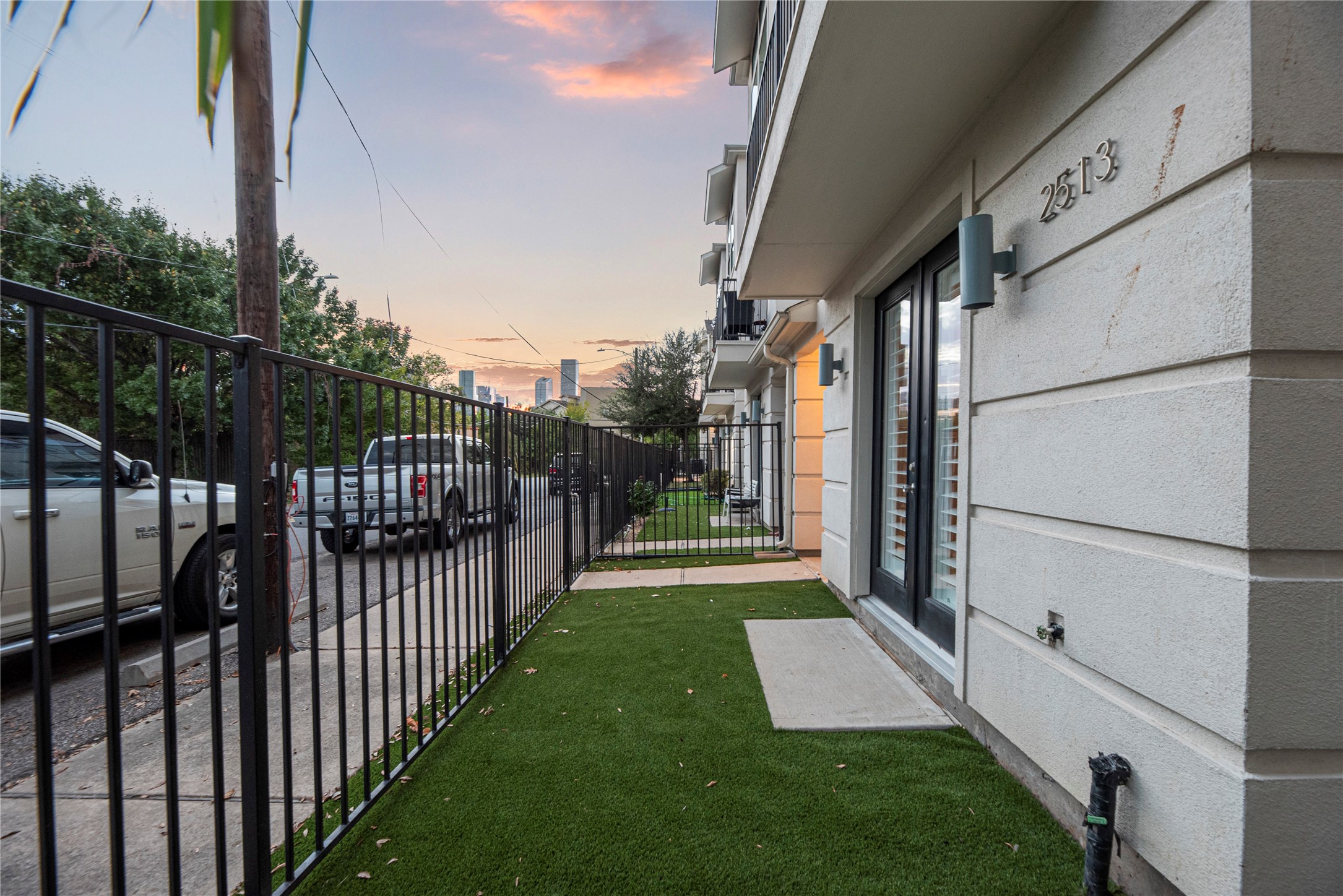 2513 B Garrow Street Houston, TX 77003 - Photo 3 of 29 Front yard with easily-maintained Astroturf.
