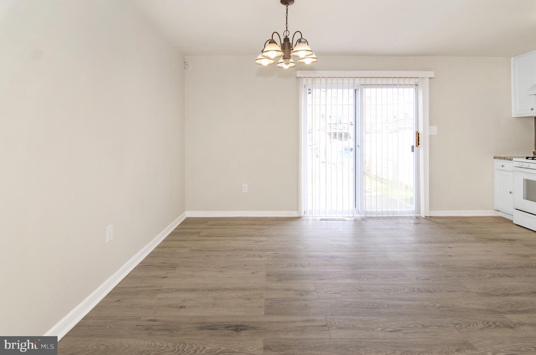 612 Markham Road Baltimore, MD 21229 - Photo 4 of 17 Eat in Kitchen