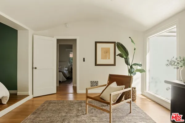$15,995 | 1518 North Beverly Drive, Beverly Hills, CA 90210