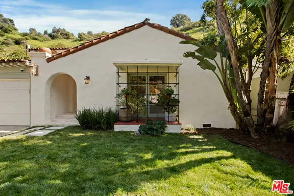 $15,995 | 1518 North Beverly Drive, Beverly Hills, CA 90210