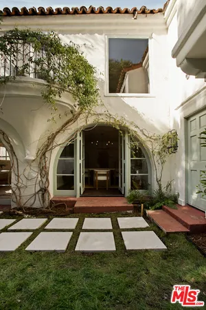 $15,995 | 1518 North Beverly Drive, Beverly Hills, CA 90210