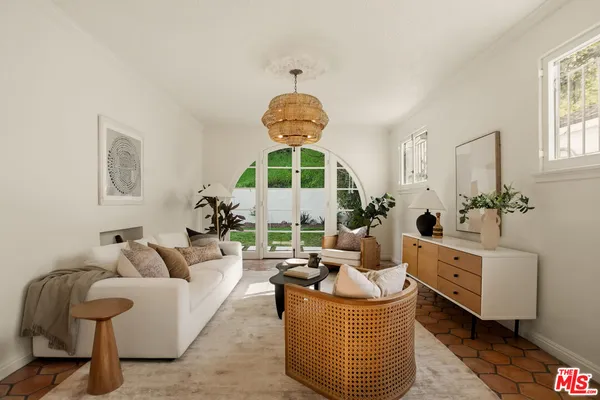 $15,995 | 1518 North Beverly Drive, Beverly Hills, CA 90210