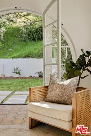 $15,995 | 1518 North Beverly Drive, Beverly Hills, CA 90210