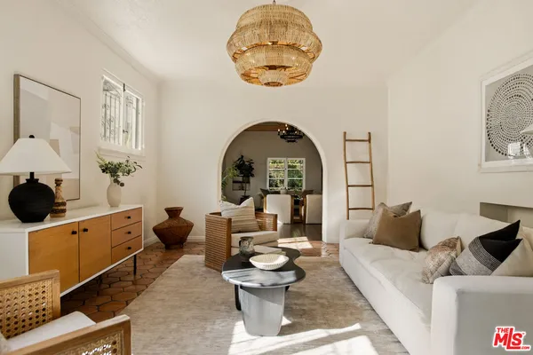 $15,995 | 1518 North Beverly Drive, Beverly Hills, CA 90210