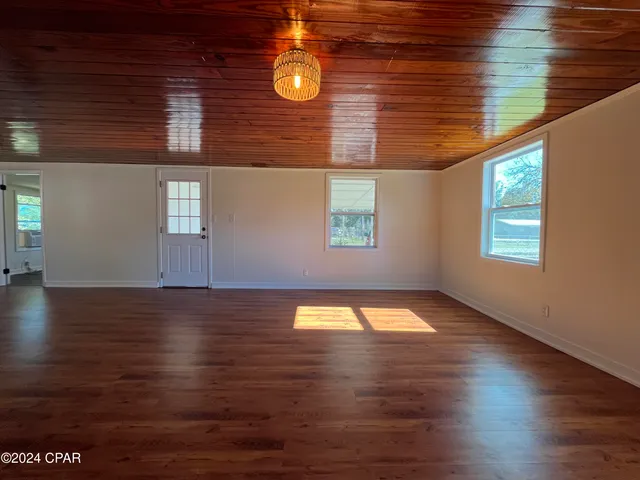 $135,000 | 239 South Deer Avenue, Wewahitchka, FL 32465