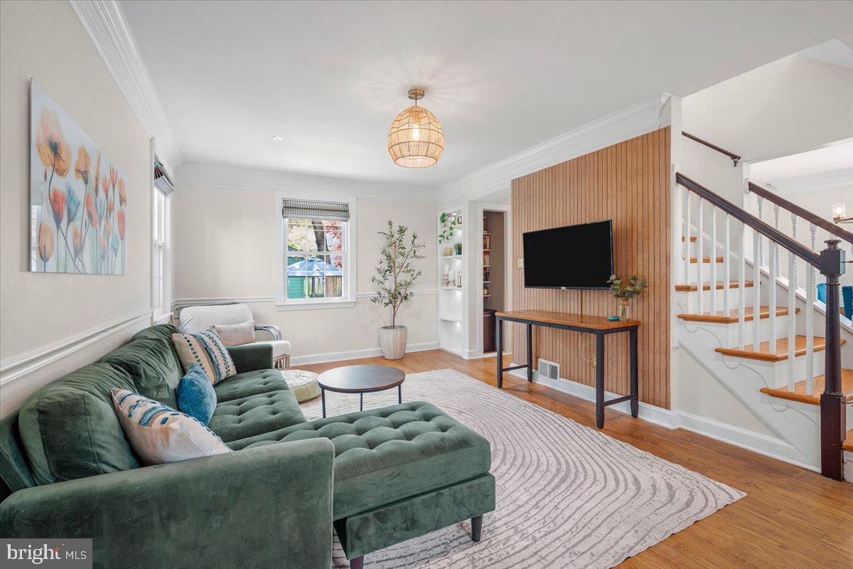 505 East Schuyler Road Silver Spring, MD 20901 - Photo 3 of 46 Big living room